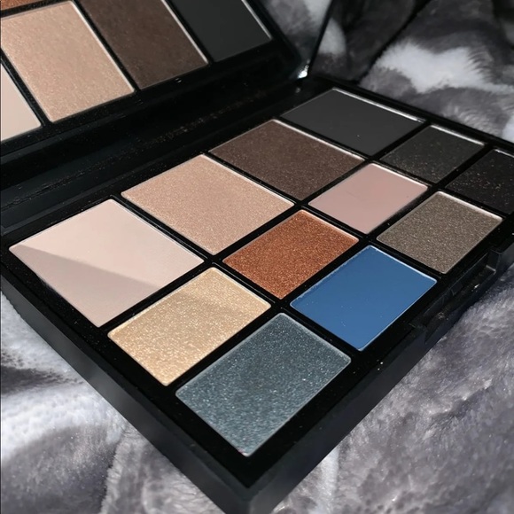 ⭐️NEW⭐️ NARS Assist Eyeshadow Pallete - Picture 2 of 4